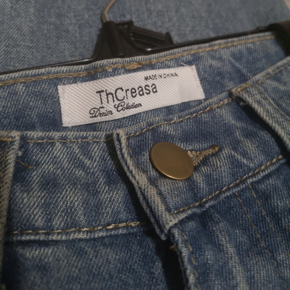 ThCreasa SHORT Super High-Waisted Mom Jeans - Picture 3 of 5